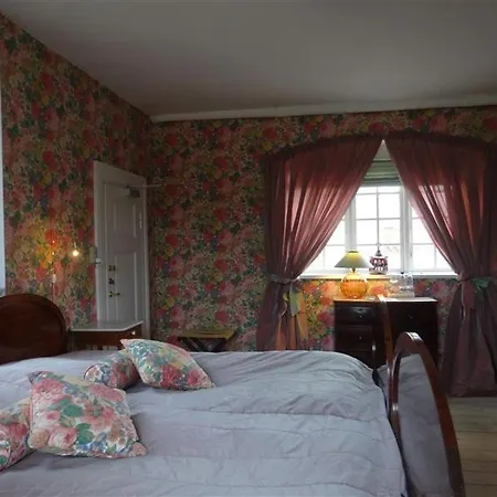 Broholm Castle 3*