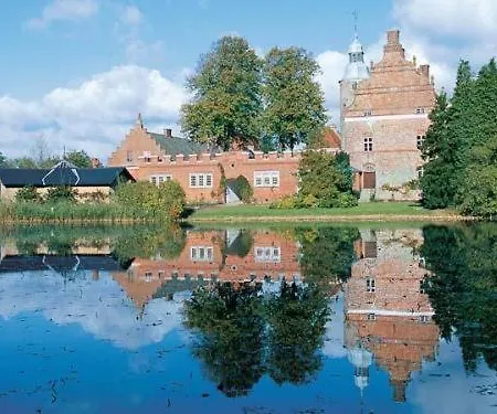 Broholm Castle 3*