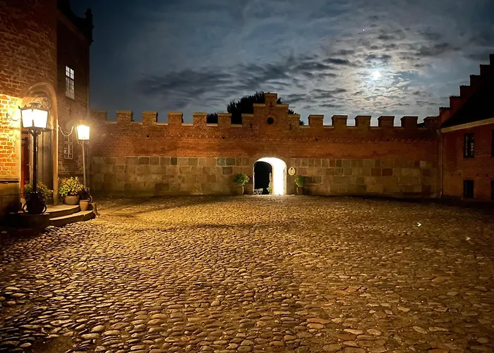 Broholm Castle Отель Gudme